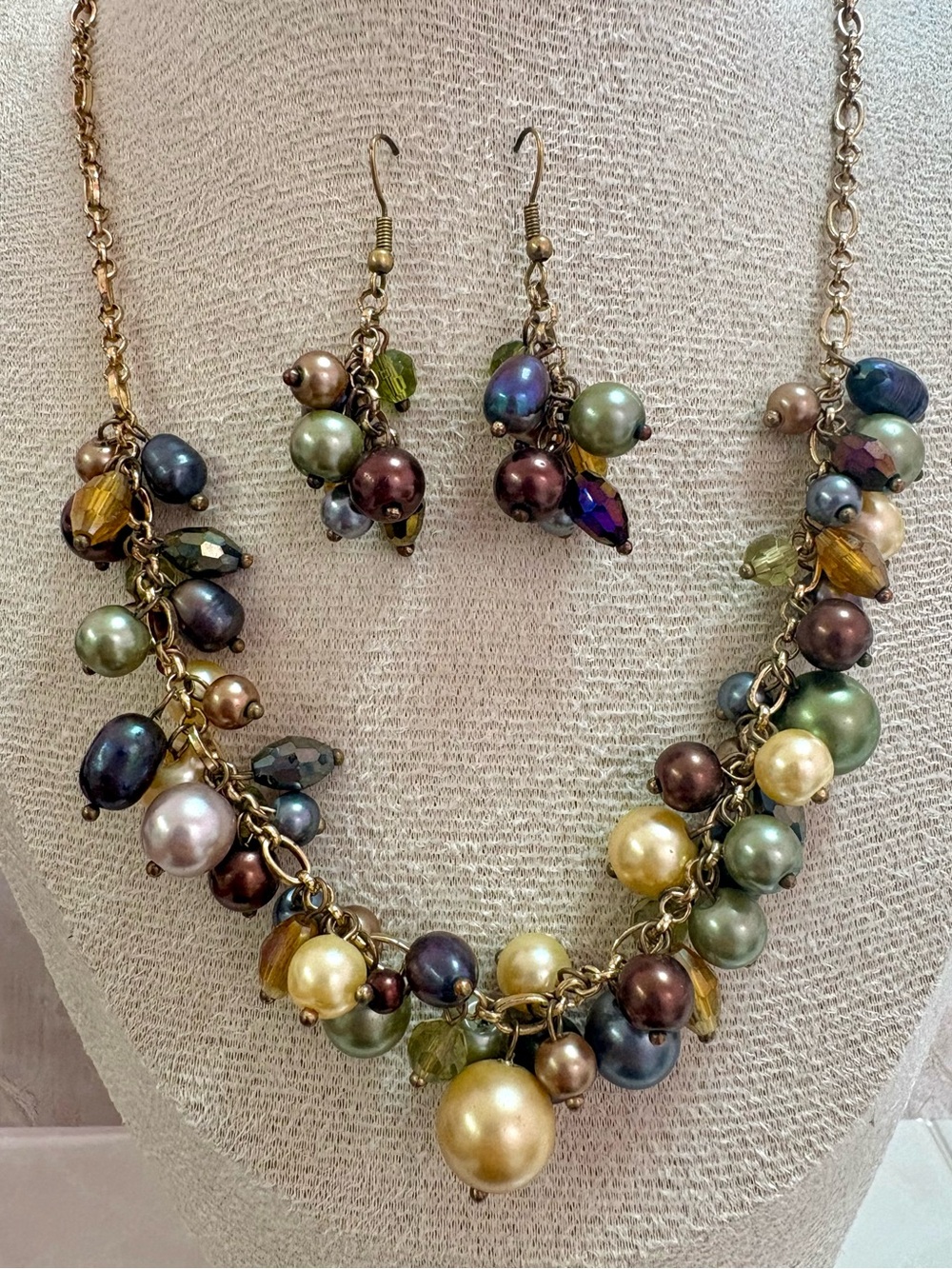 Multi-Color Pearl Cluster Necklace 17”- Women Jewelry